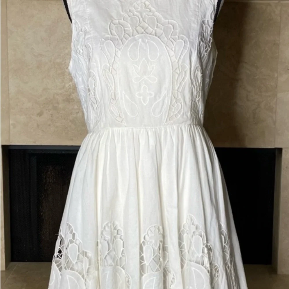 Alice + Olivia White Embroidered Cotton Dress size 8 - Picture 4 of 9